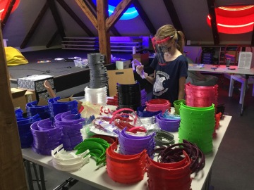 Podpořili jsme tisk ochranných štítů a držáků na roušky na Svitavsku