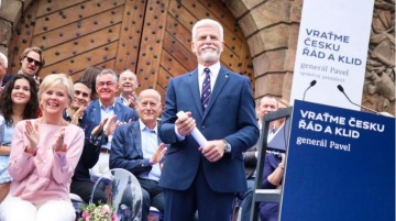 Pavel by porazil Babiše v prezidentských volbách už v prvním kole, uvádí průzkum