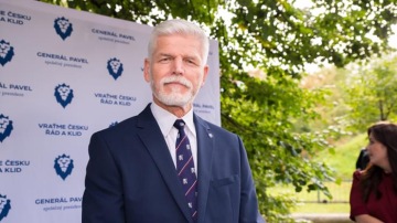Spory kolem minulosti Petra Pavla: Bývalý spolužák jej haní, osobnosti generála brání