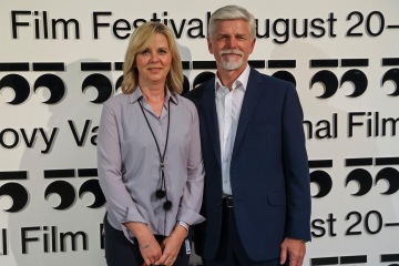 Generál Pavel Ve Varech. S manželkou vyrazili na Zátopka