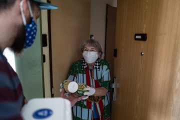 Obědy pro seniory, rodiče samoživitele a jejich děti