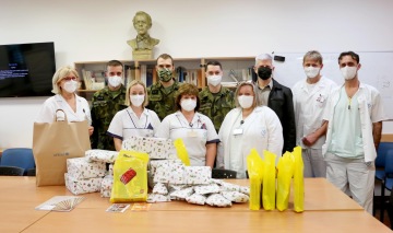 Vánoční dárky pro děti, hospitalizované na odděleních chirurgie, onkologie a hematologie FN v Motole