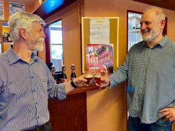 První pivo v nové pivnici děčínského Nomádu