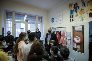 Dárky pro děti do Aver Roma centra v Chánově a do Klubu národnostních menšin v Mostě