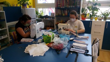 Roušky pro potřebné z Pardubicka