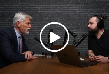 Generál PETR PAVEL: Občas je třeba ukázat zuby a bránit demokracii.