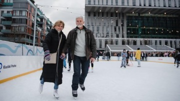 Nabitý víkend Petra Pavla: Běh pro dobrou věc, svařák či brusle s manželkou