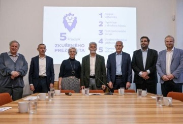 Jako prezident by Pavel chtěl zasahovat do politických jednání, ne používat veta