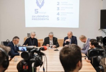 Nemůžeme ztrácet čas čekáním na nezkušené kandidáty, říká Petr Pavel a představil svůj postup v případě zvolení prezidentem