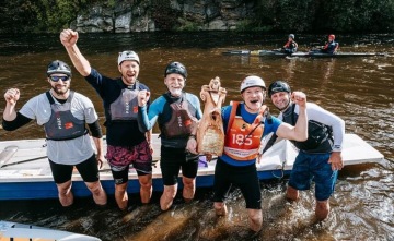 Na Vltavě v Krumlově startoval i generál Pavel. Neutopit se a dojet, přál si